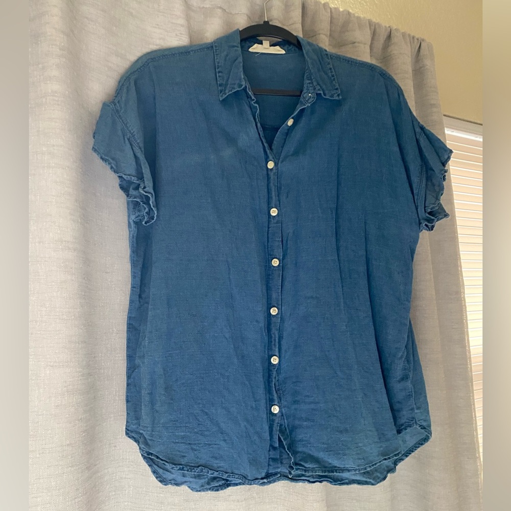 Madewell medium distressed denim shirt sleeve button up